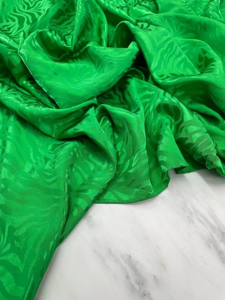 Yeşil Zebra Desen Elbiselik Jakar Kumaş