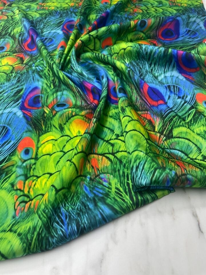 Yeşil Tavus Tüyü Desen Elbiselik Gömleklik Tivil Saten Kumaş
