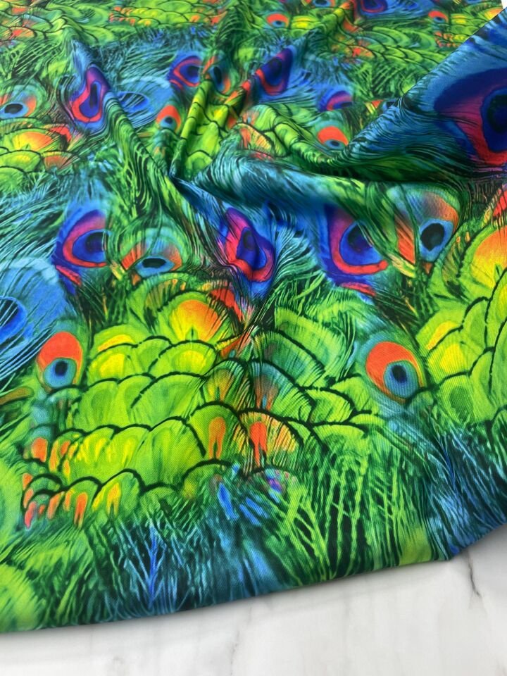 Yeşil Tavus Tüyü Desen Elbiselik Gömleklik Tivil Saten Kumaş