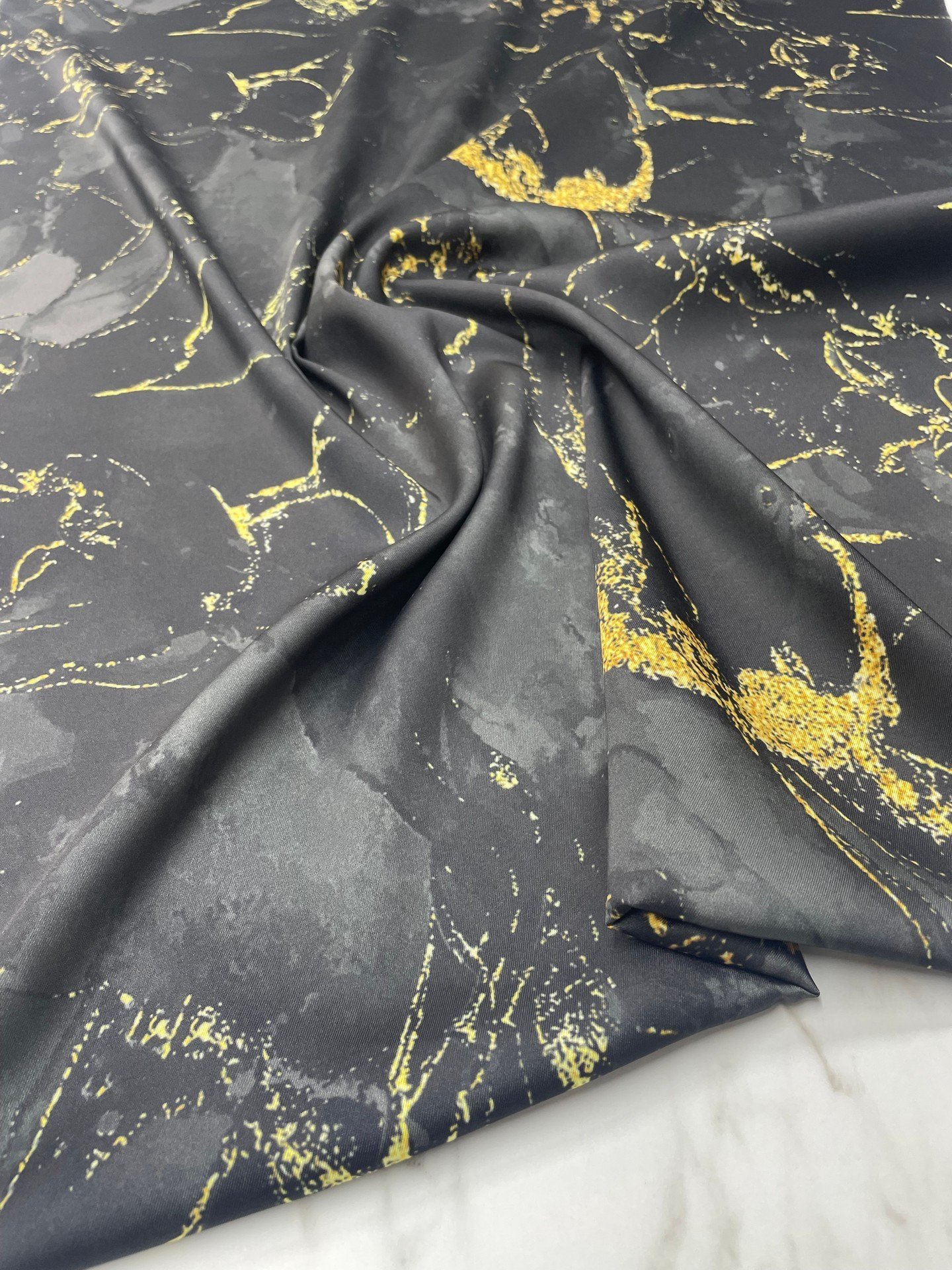Siyah Mermer Desen Elbiselik Gömleklik Tivil Saten Kumaş