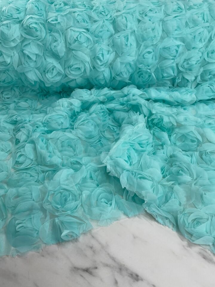 Mavi Tül Üstü Gül Desen Abiyelik Ceketlik Kumaş