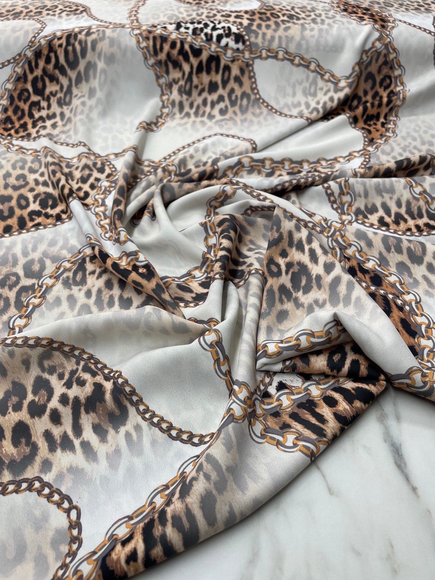 Zincir Detaylı Leopar Desen Elbiselik Gömleklik Krep Kumaş