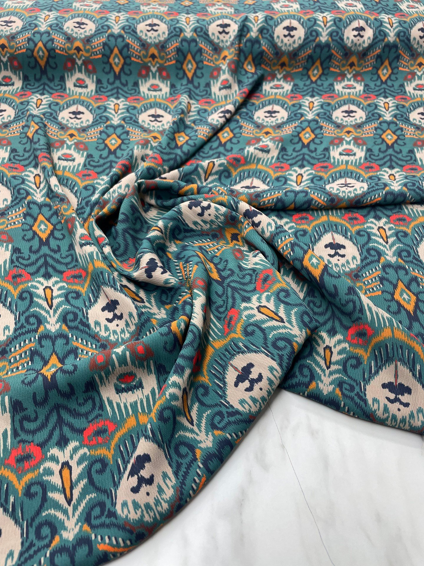 Yeşil İkat Desen Elbiselik Gömleklik Krep Kumaş