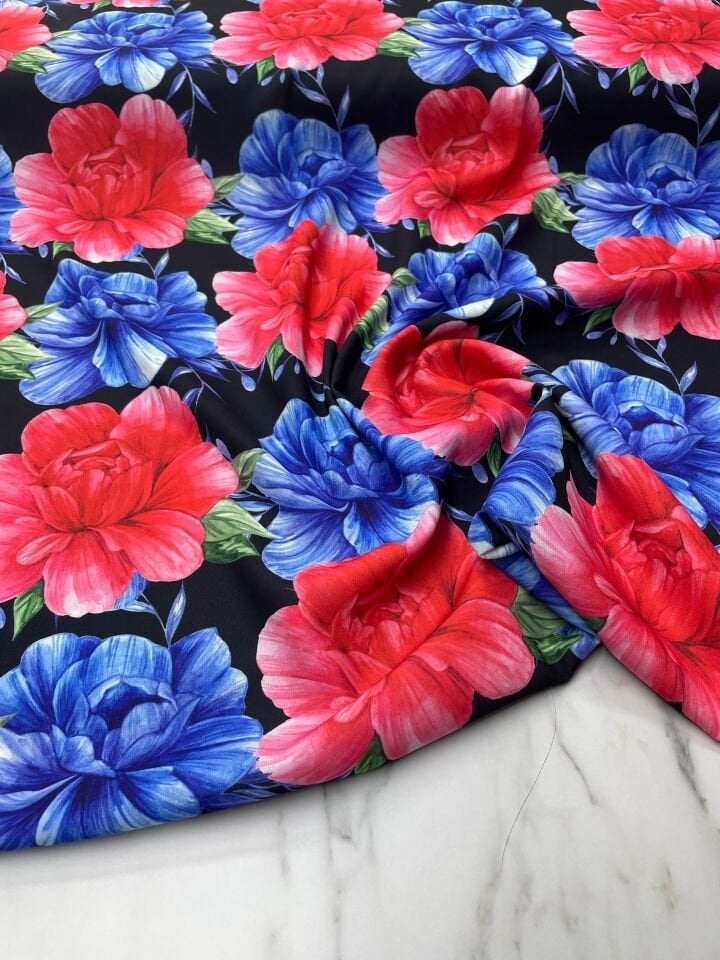 Kırmızı Mavi Gül Desen Elbiselik Gömleklik Krep Kumaş