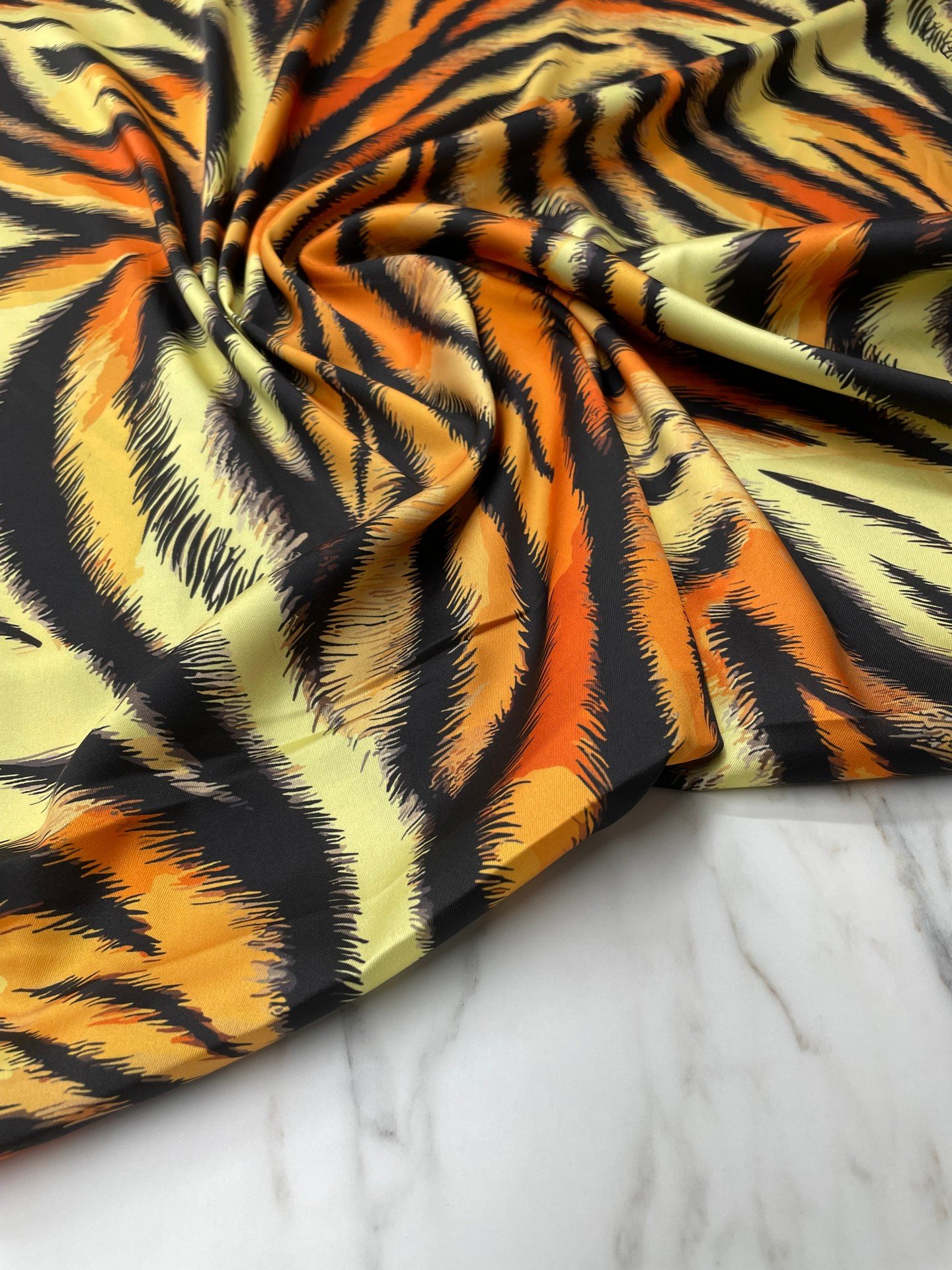 Kaplan Desen Elbiselik Gömleklik Tivil Saten Kumaş