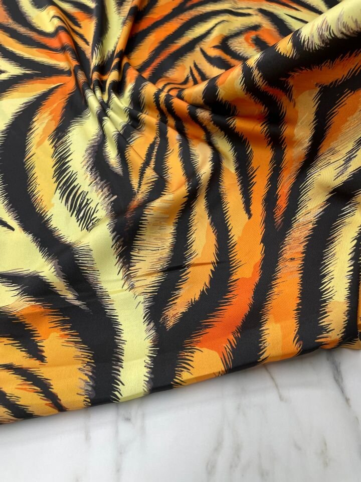 Kaplan Desen Elbiselik Gömleklik Tivil Saten Kumaş