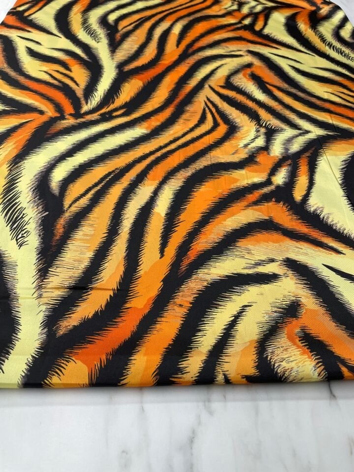 Kaplan Desen Elbiselik Gömleklik Tivil Saten Kumaş