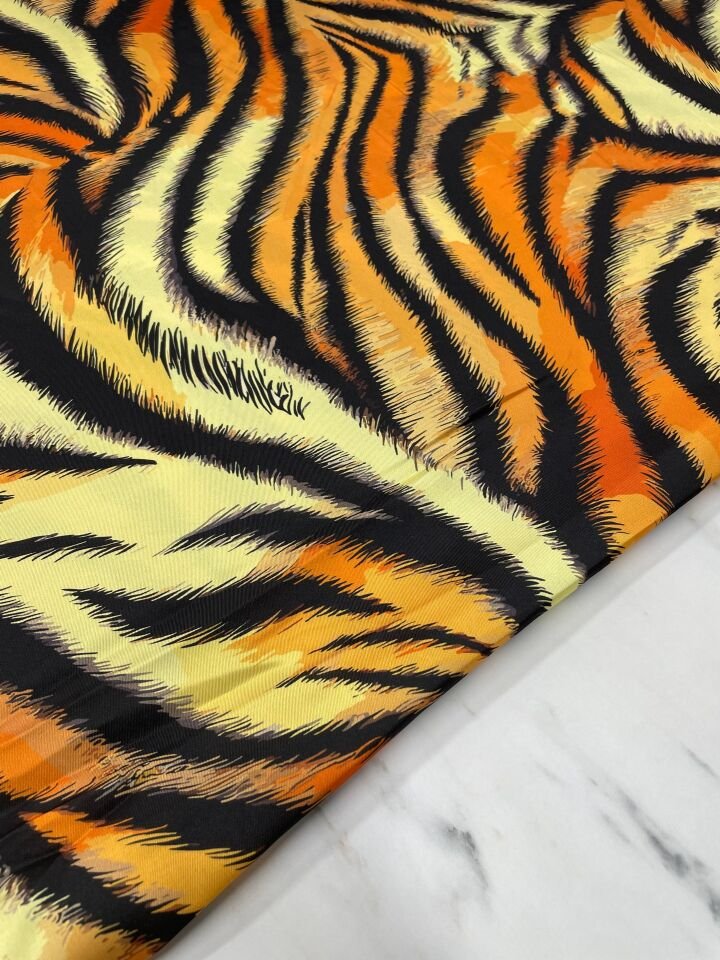 Kaplan Desen Elbiselik Gömleklik Tivil Saten Kumaş