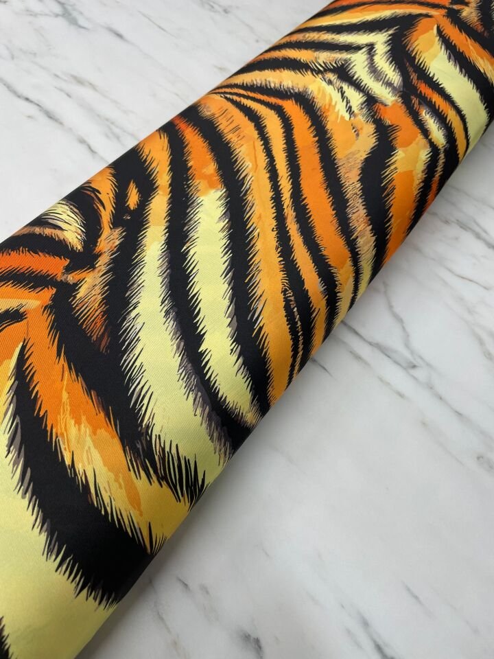 Kaplan Desen Elbiselik Gömleklik Tivil Saten Kumaş