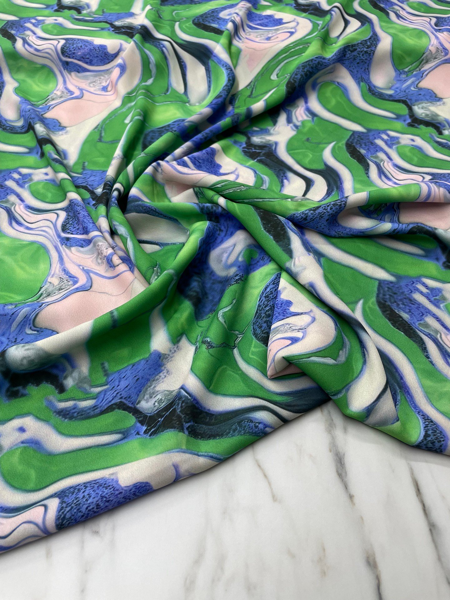 Yeşil Hipnoz Desen Elbiselik Gömleklik Krep Kumaş