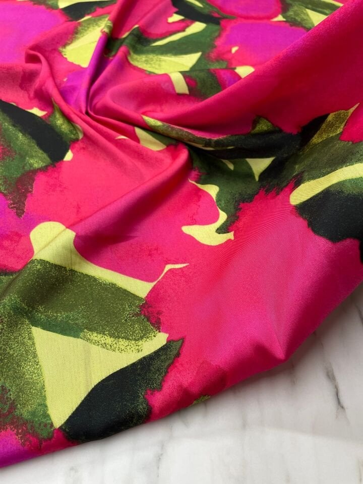 Fuşya Sulu Boya Desen Elbiselik Gömleklik Tivil Saten Kumaş