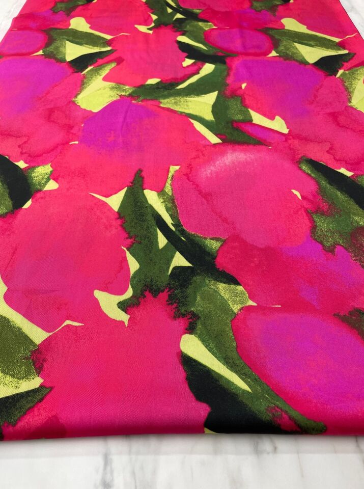 Fuşya Sulu Boya Desen Elbiselik Gömleklik Tivil Saten Kumaş