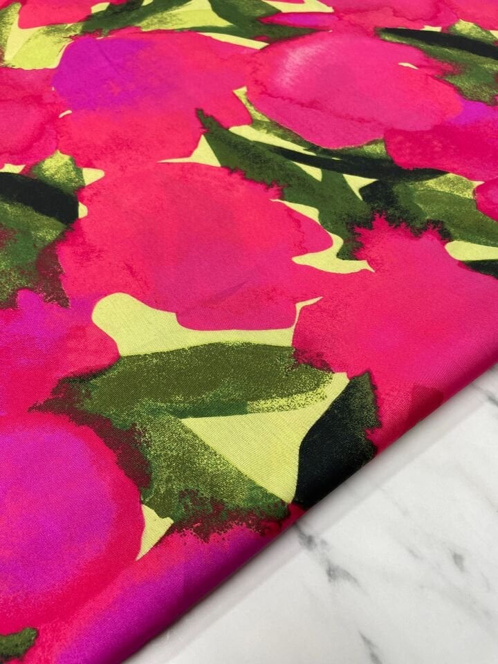 Fuşya Sulu Boya Desen Elbiselik Gömleklik Tivil Saten Kumaş