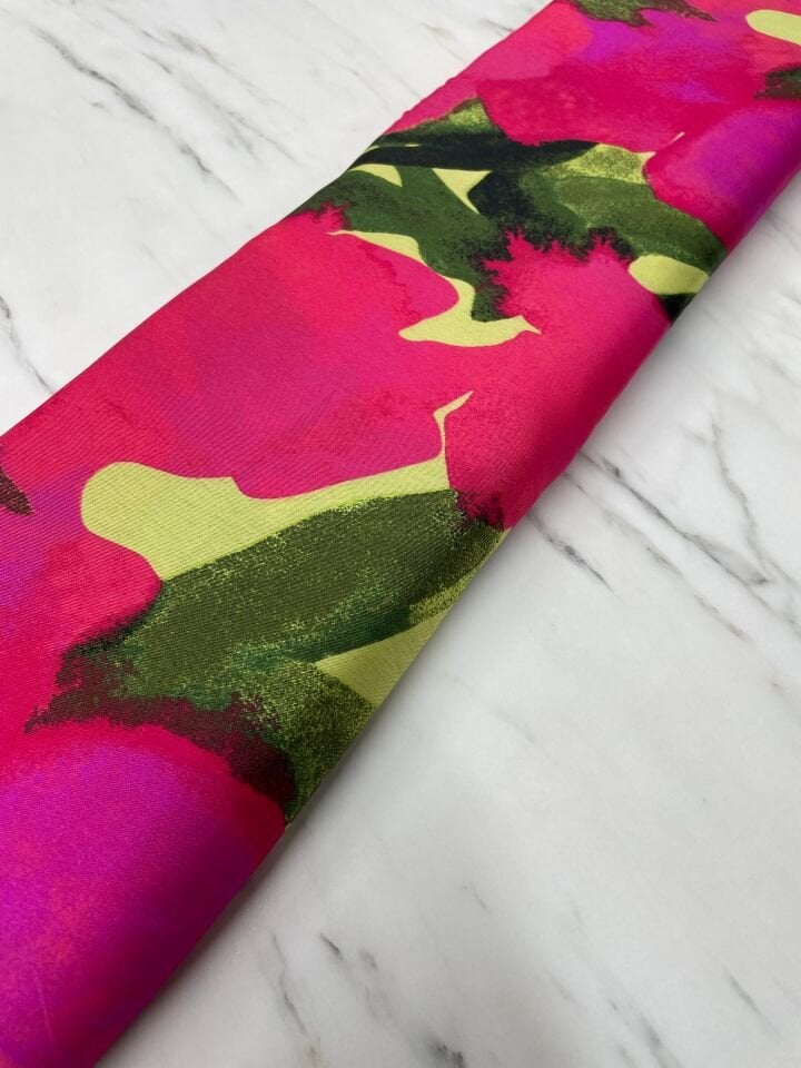Fuşya Sulu Boya Desen Elbiselik Gömleklik Tivil Saten Kumaş
