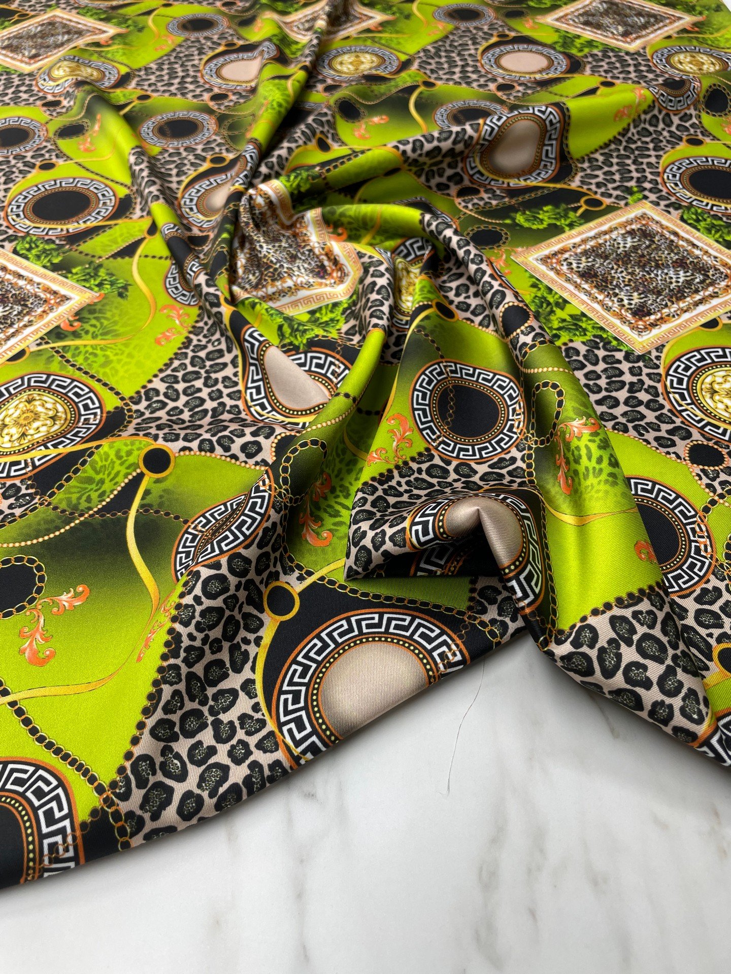 Viyane Desen Elbiselik Gömleklik Tivil Saten Kumaş