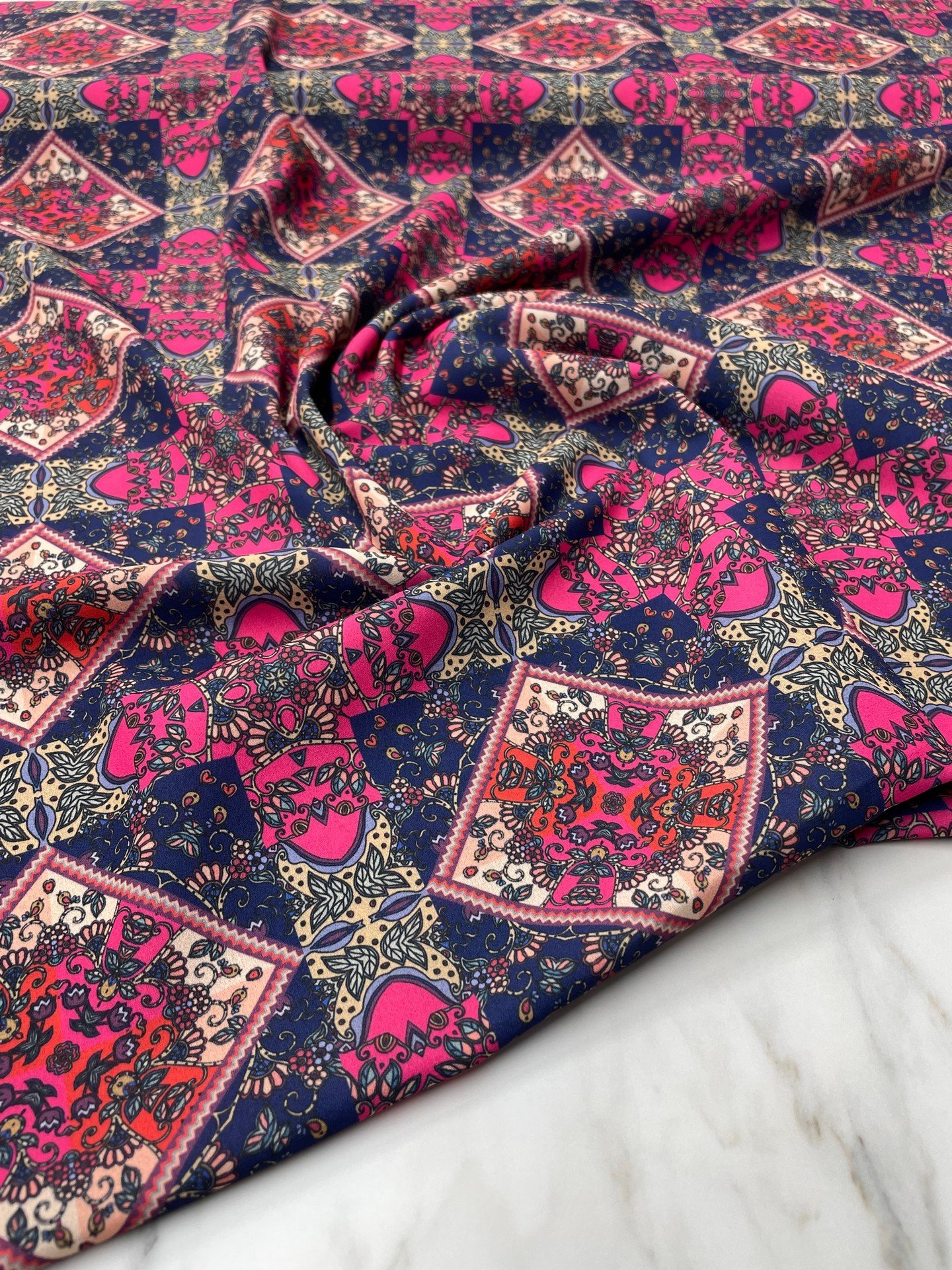 Özbek Desen Elbiselik Gömleklik Krep Kumaş