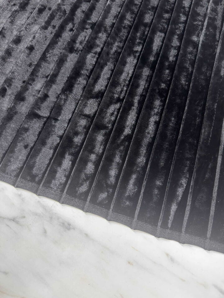 İpek Jajan Siyah Pilise Kadife Elbise Etek