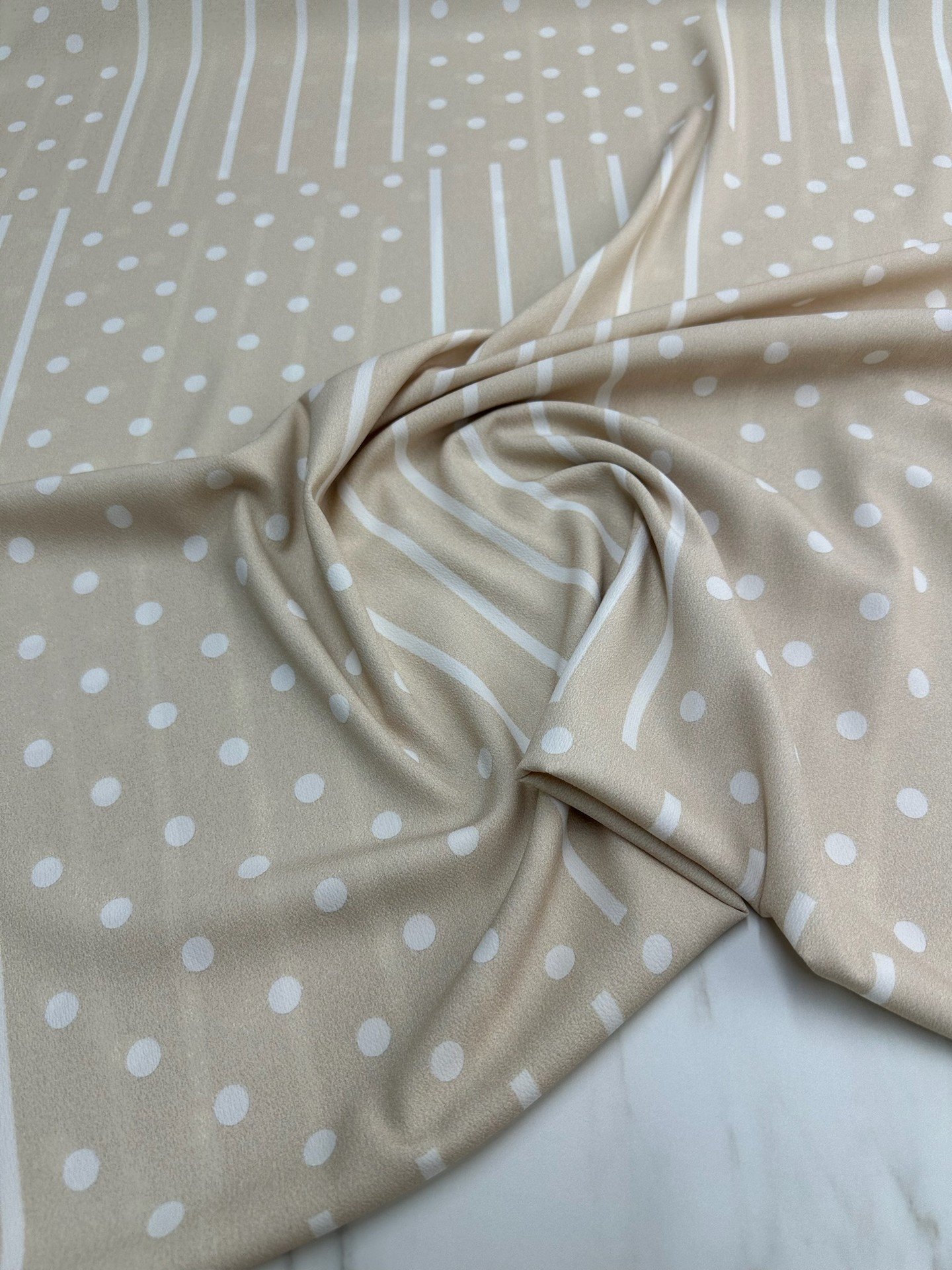 Bej Noktalı Desen Elbiselik Gömleklik Krep Kumaş