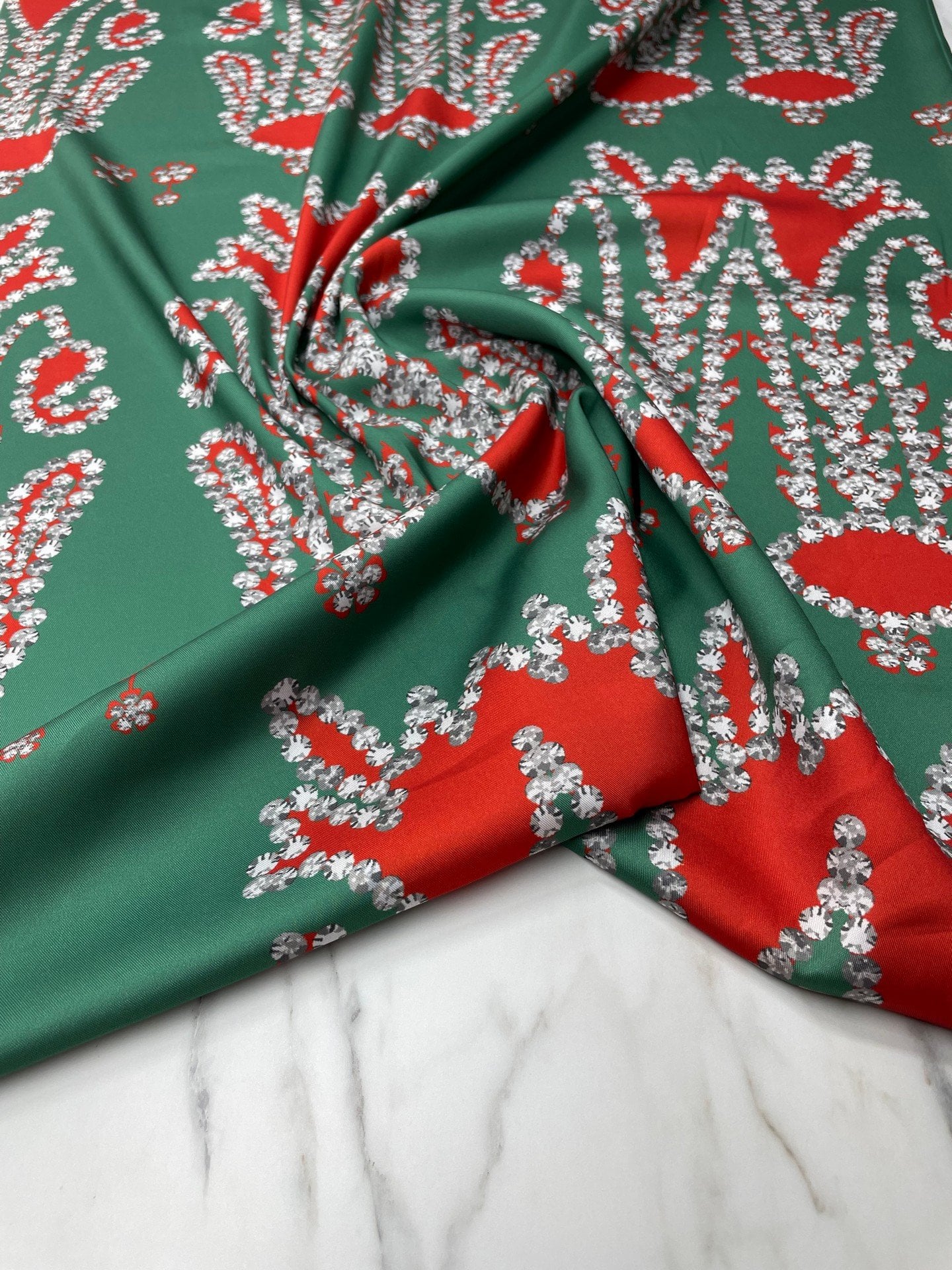 Yeşil İkat Desen Elbiselik Gömleklik Tivil Saten Kumaş