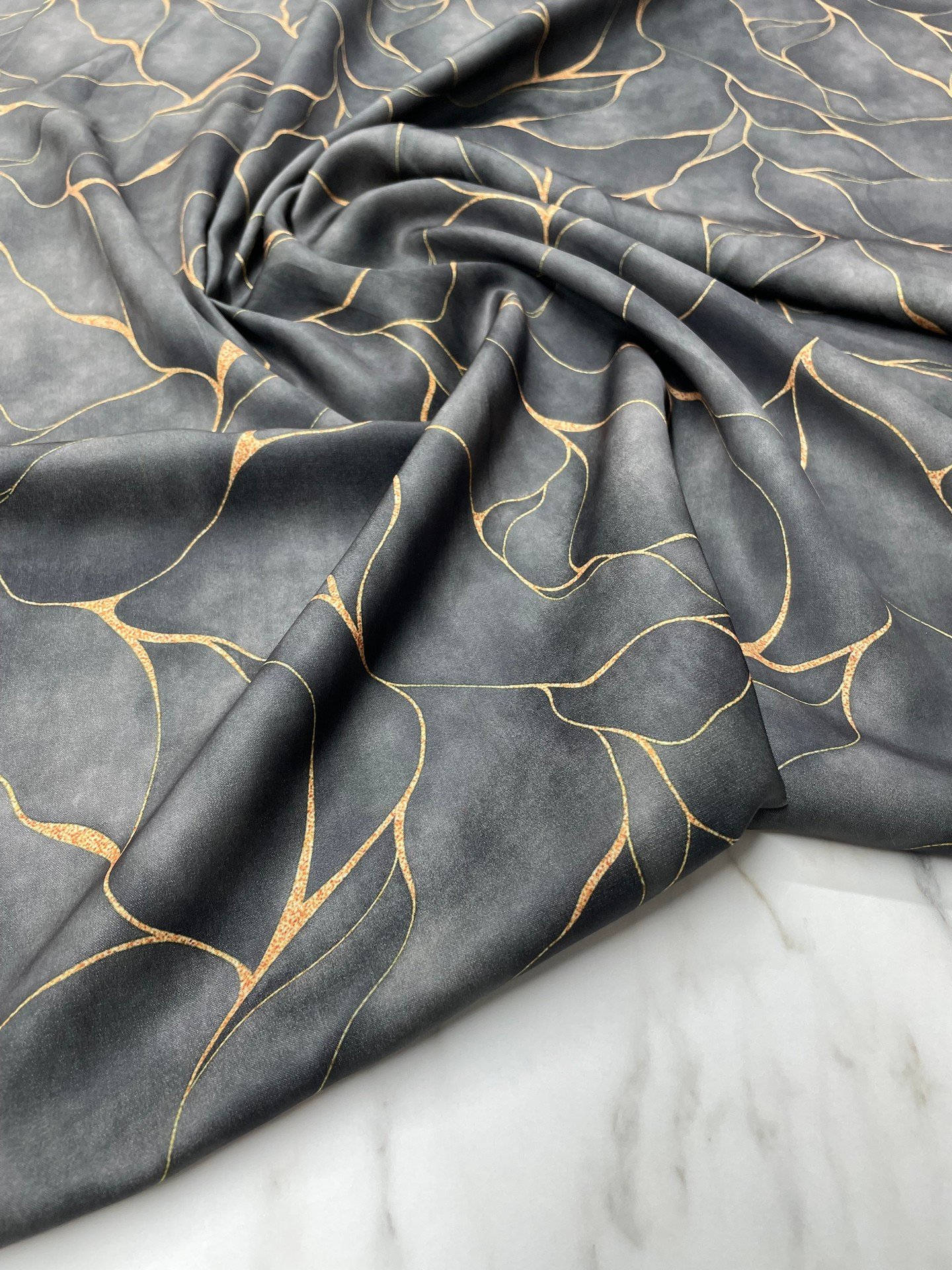 Siyah Viva Desen Elbiselik Gömleklik Tivil Saten Kumaş