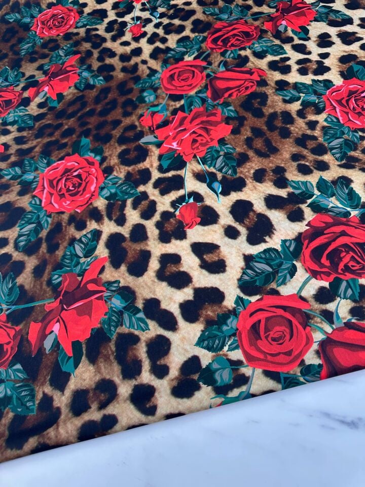 Leopar Gül Desen Krep Kumaş