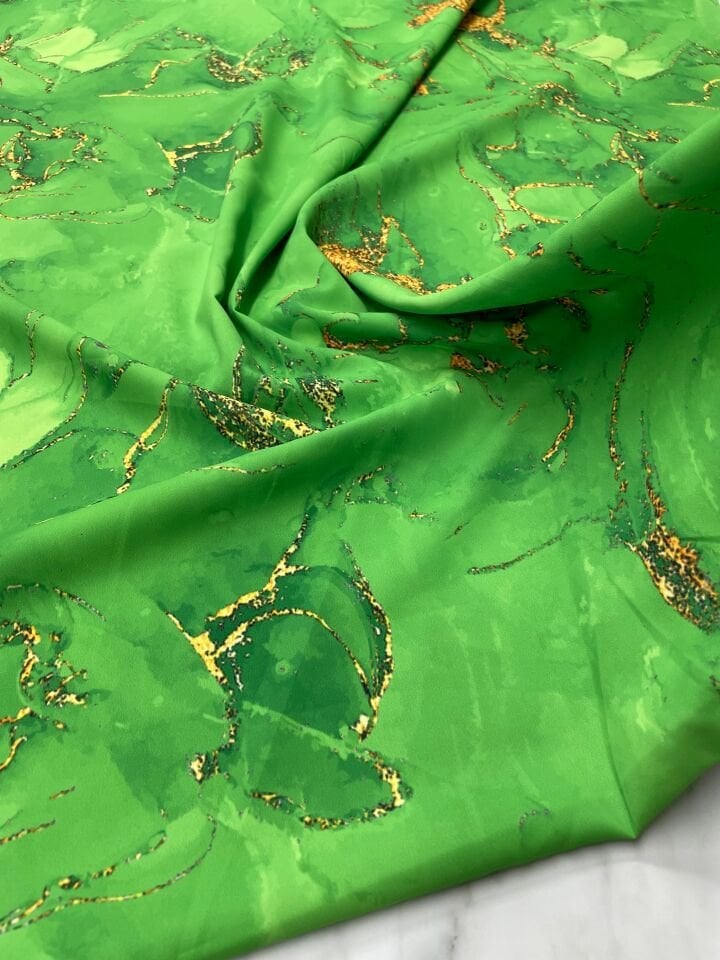 Yeşil Mermer Desen Elbiselik Gömleklik Tivil Saten Kumaş