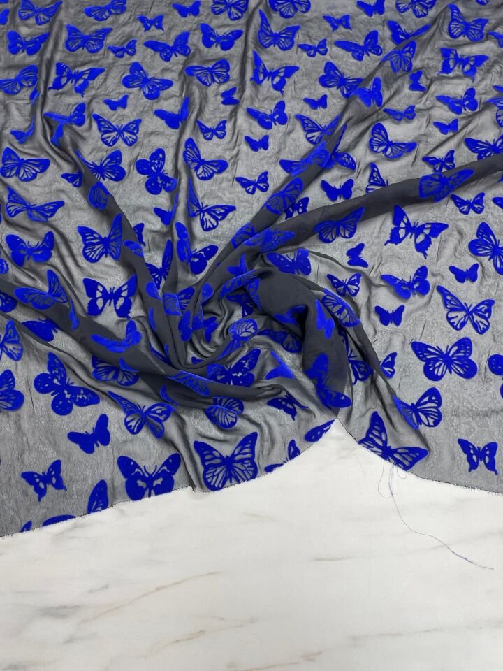 Kelebek Desenli Kabartma Flok Elbiselik Abiyelik Şifon Kumaş