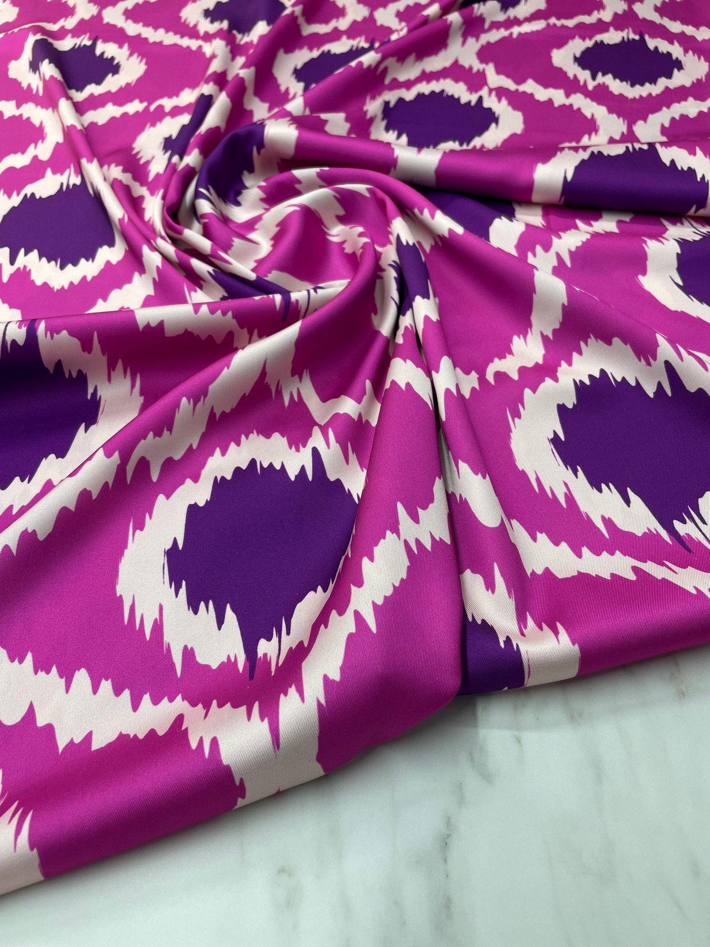 Fuşya İkat Desen Elbiselik Gömleklik Tivil Saten Kumaş