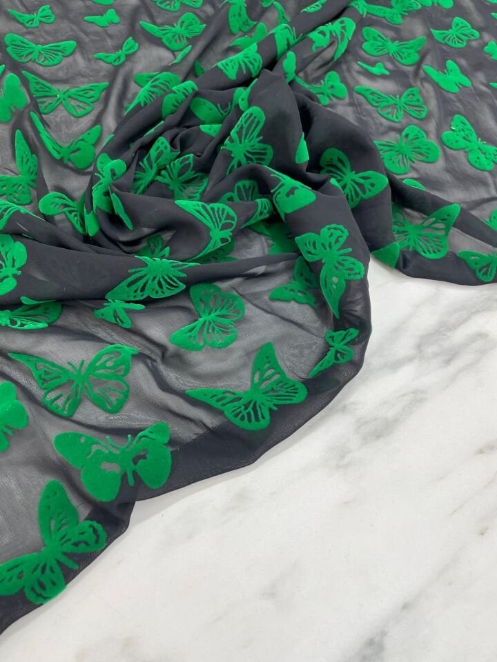 Kelebek Desenli Kabartma Flok Elbiselik Abiyelik Şifon Kumaş