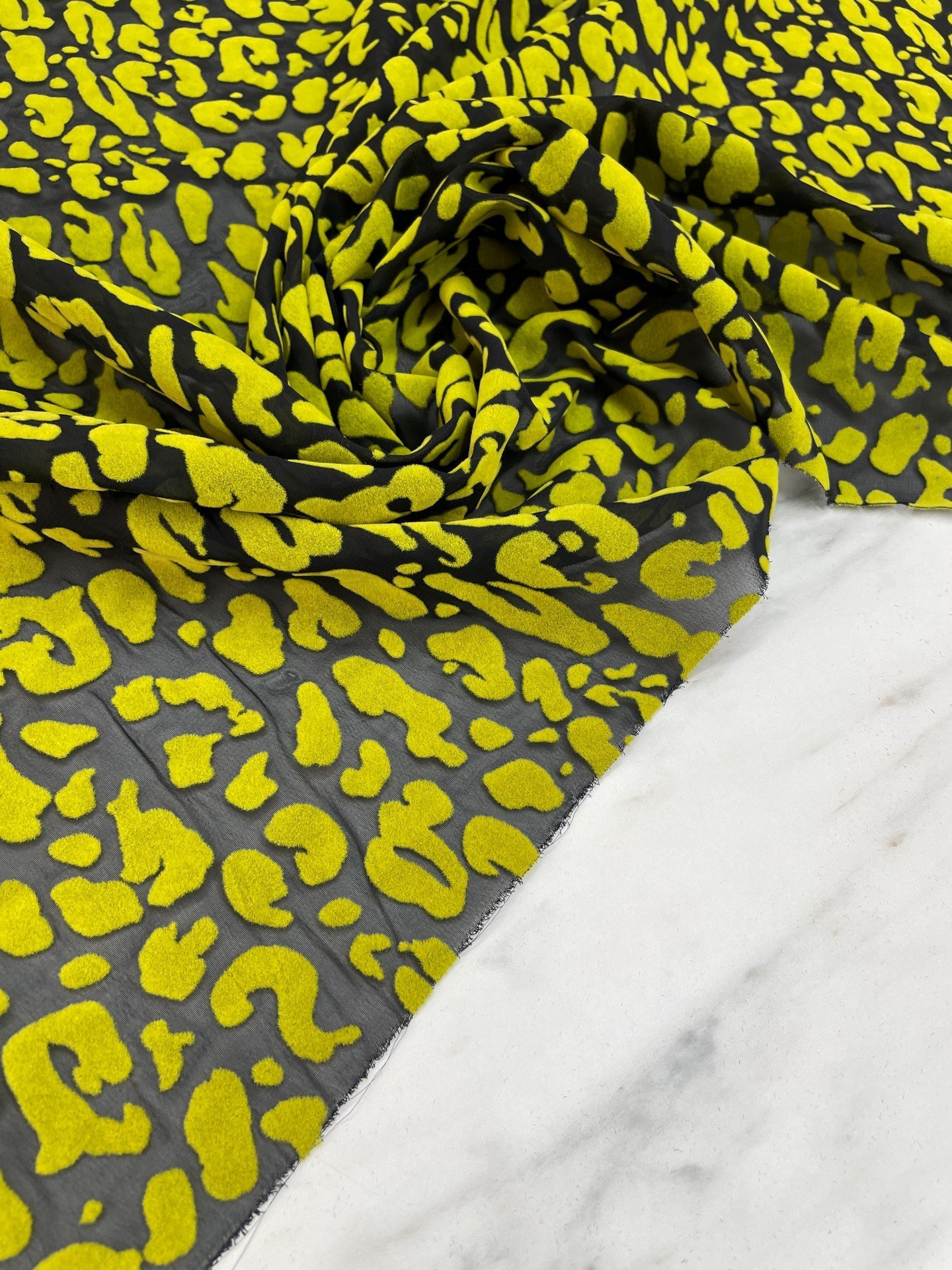 Gül Desenli Kabartma Flok Elbiselik Abiyelik Şifon Kumaş