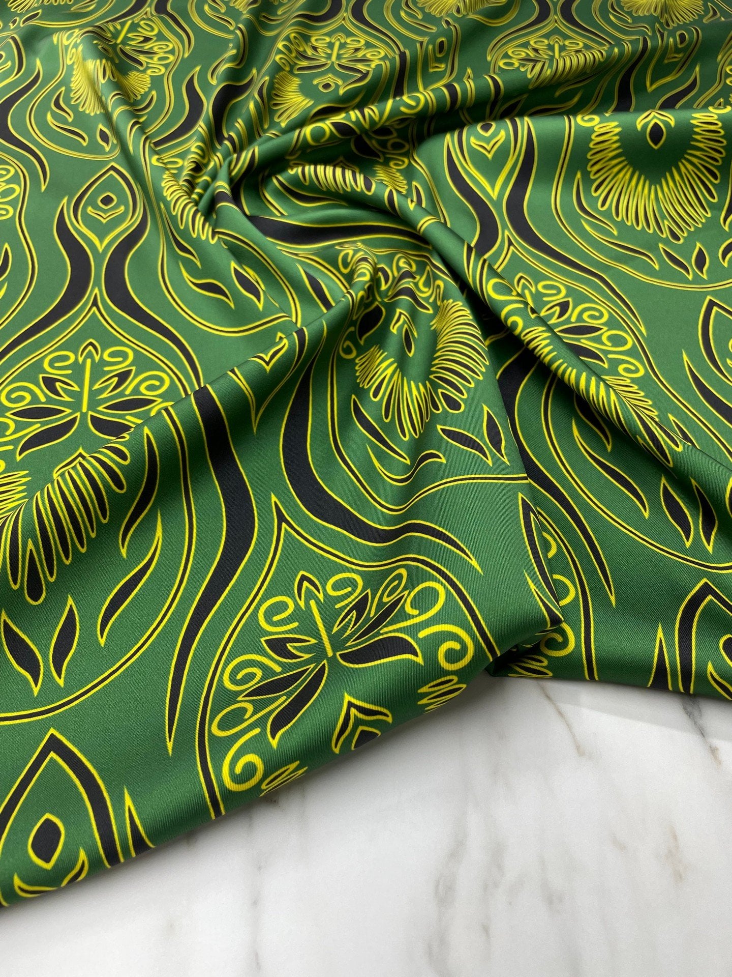 Yeşil Nakış Desen Elbiselik Gömleklik Tivil Saten Kumaş