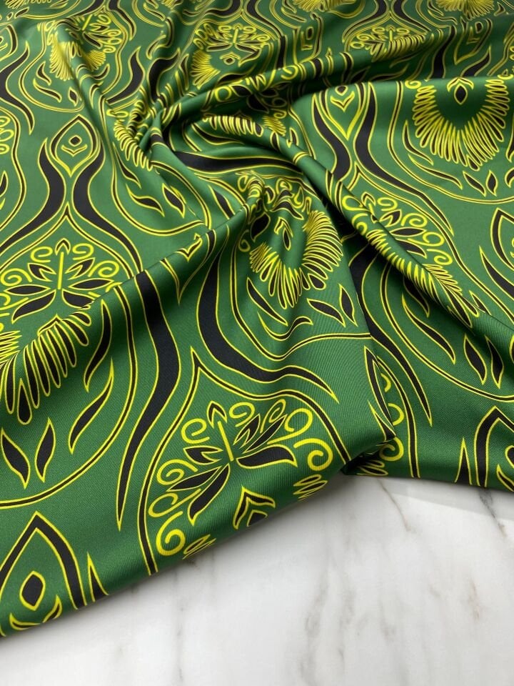 Yeşil Nakış Desen Elbiselik Gömleklik Tivil Saten Kumaş