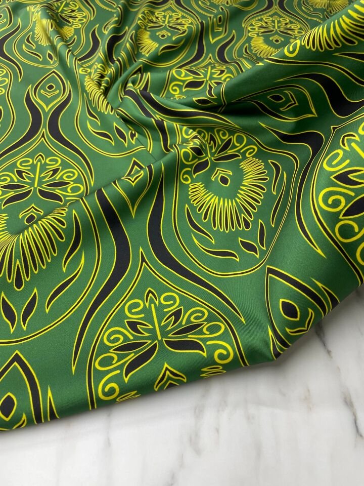 Yeşil Nakış Desen Elbiselik Gömleklik Tivil Saten Kumaş