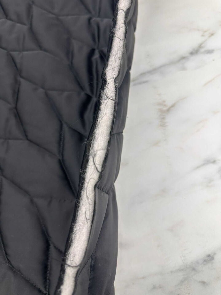 Siyah Çift Taraflı Kapıtone Kumaş Mont Yelek