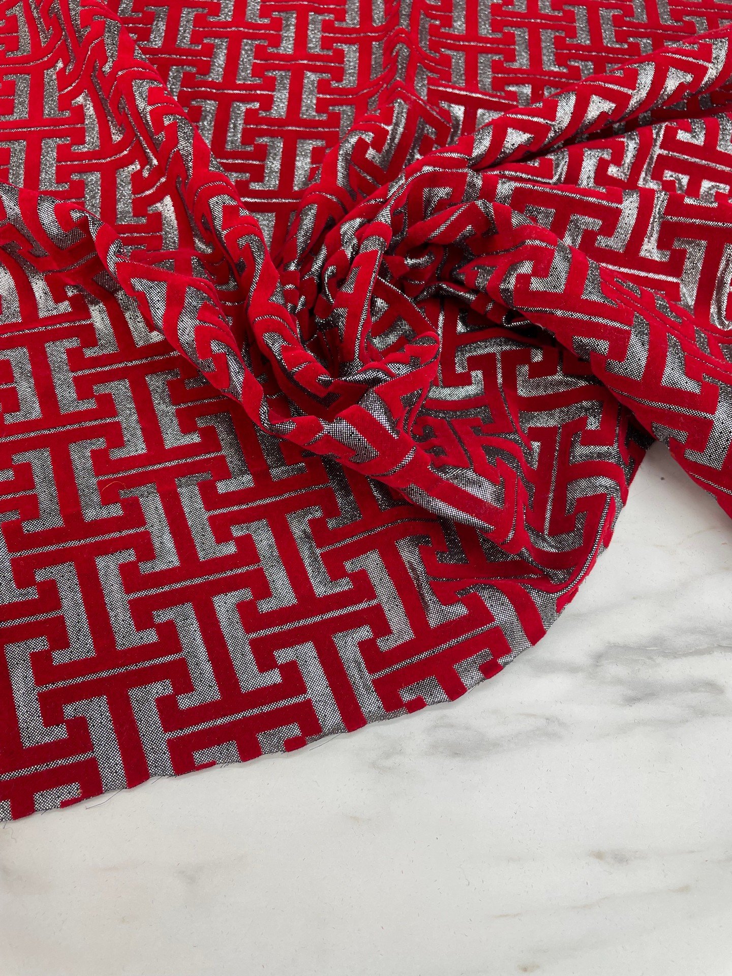 Desenli Kabartma Flok Elbiselik Abiyelik Şifon Kumaş