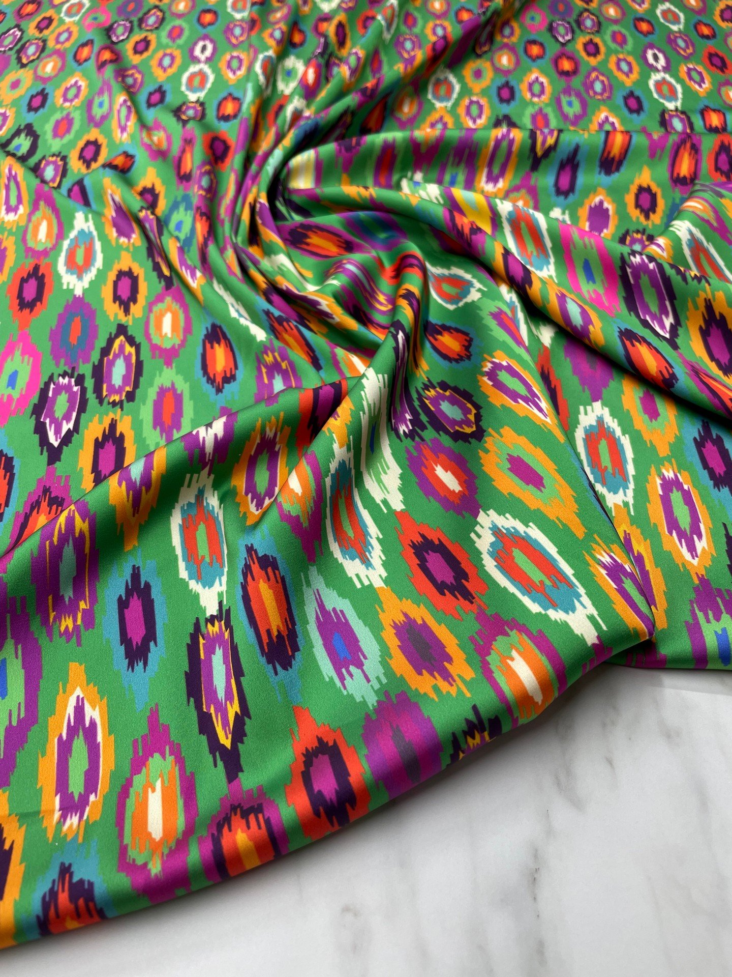 Renkli İkat Desen Elbiselik Gömleklik Tivil Saten Kumaş