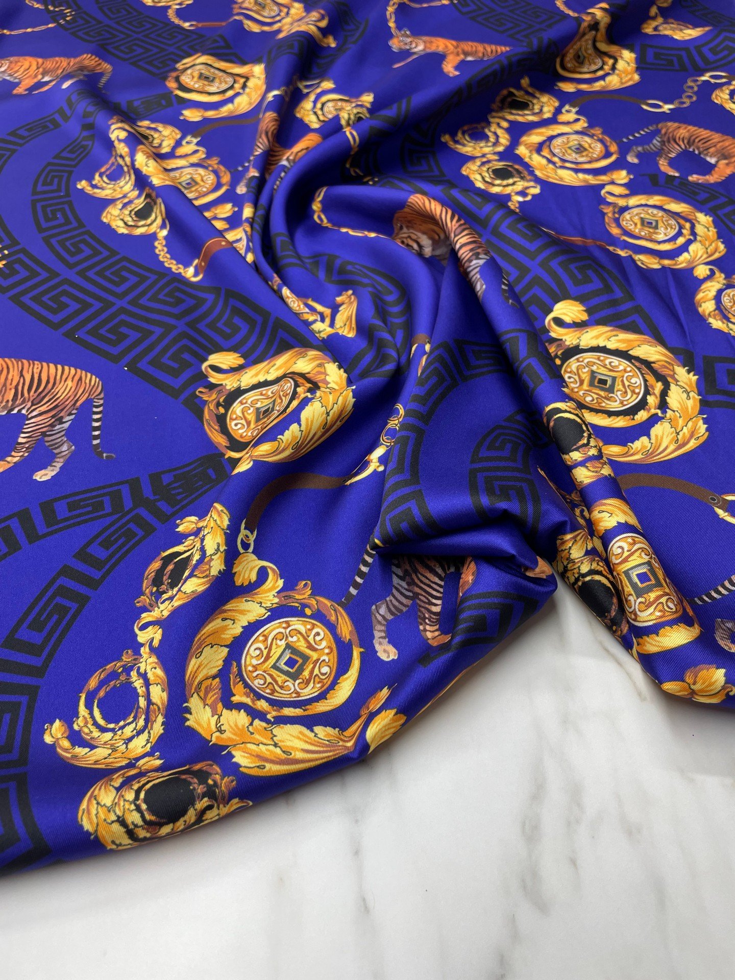 Mavi Kaplan Desen Elbiselik Gömleklik Tivil Saten Kumaş