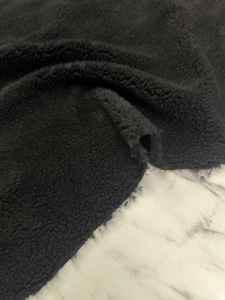 Siyah Kuzu Tüy Pelüş Çok amaçlı Kullanabilirsiniz