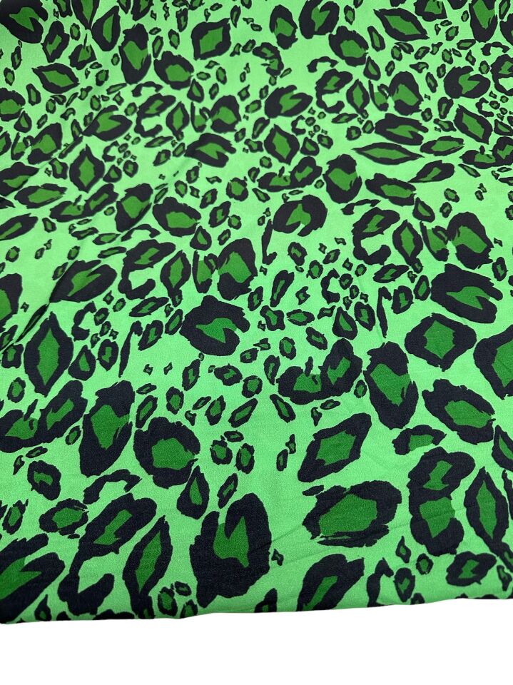 Yeşil Leopar Desen Elbiselik Gömleklik Krep Kumaş