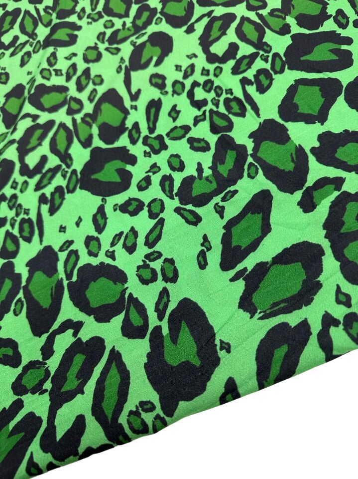 Yeşil Leopar Desen Elbiselik Gömleklik Krep Kumaş