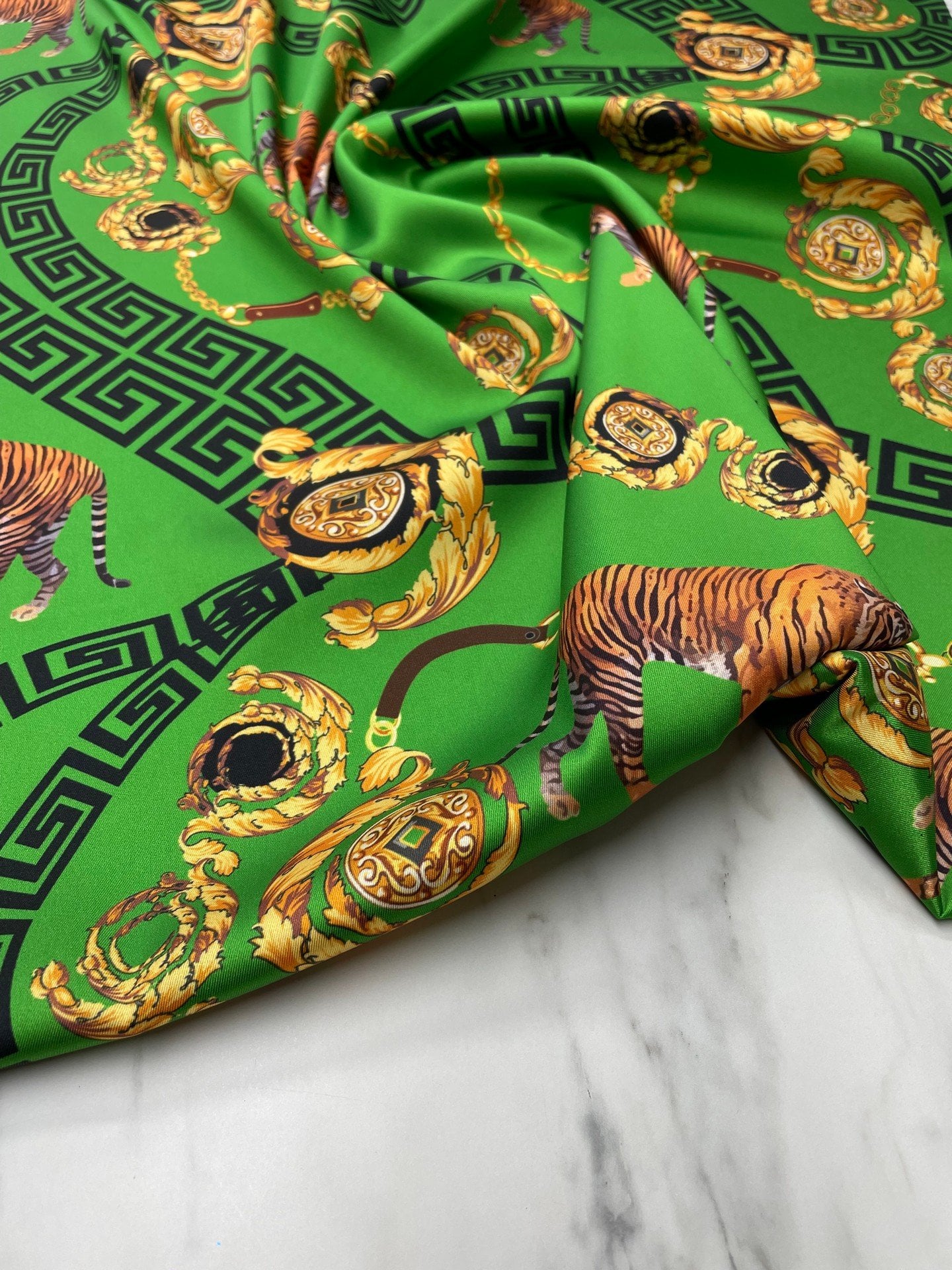 Yeşil Kaplan Desen Elbiselik Gömleklik Tivil Saten Kumaş