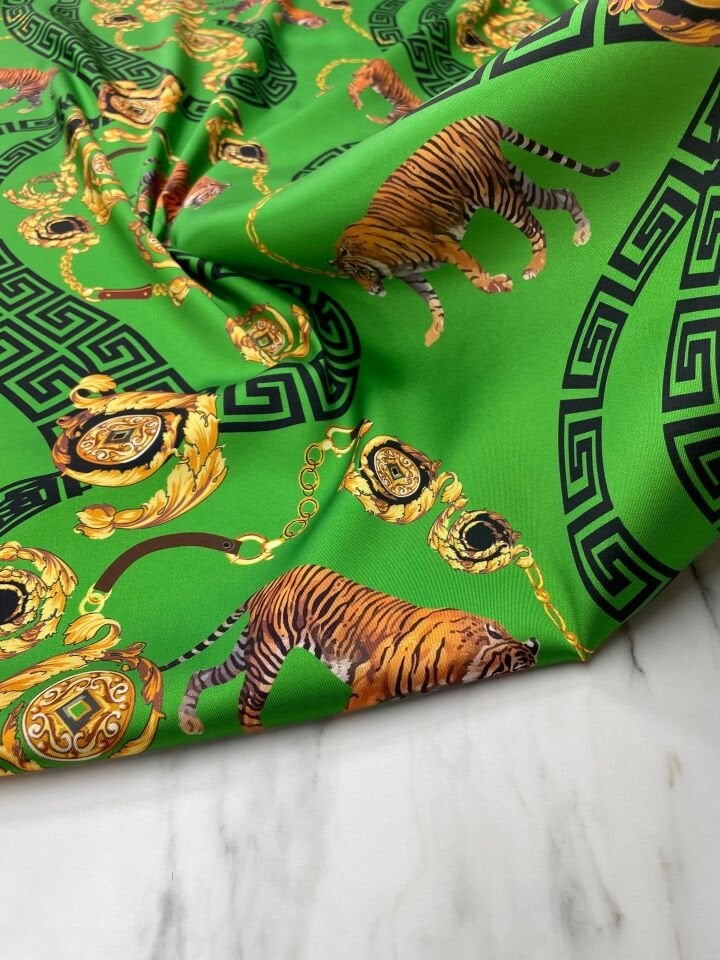 Yeşil Kaplan Desen Elbiselik Gömleklik Tivil Saten Kumaş