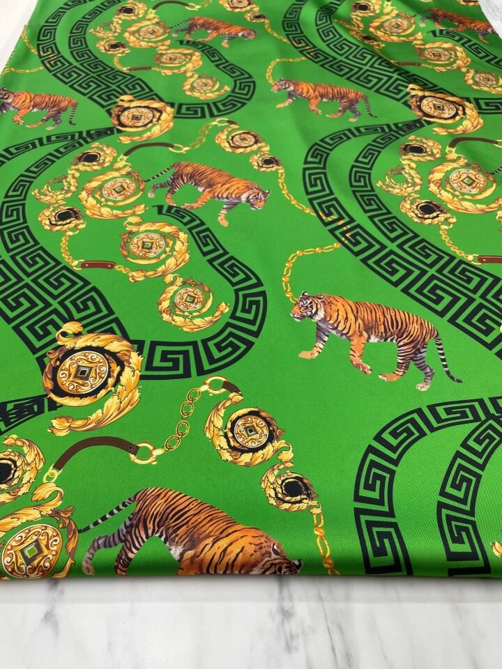 Yeşil Kaplan Desen Elbiselik Gömleklik Tivil Saten Kumaş