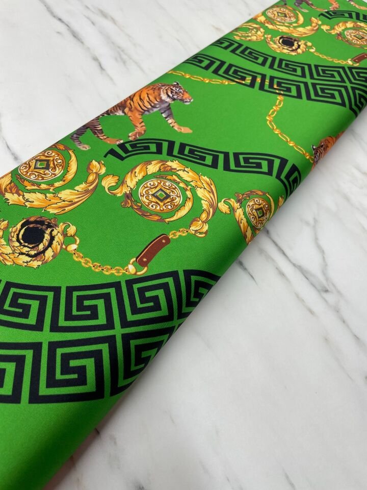 Yeşil Kaplan Desen Elbiselik Gömleklik Tivil Saten Kumaş