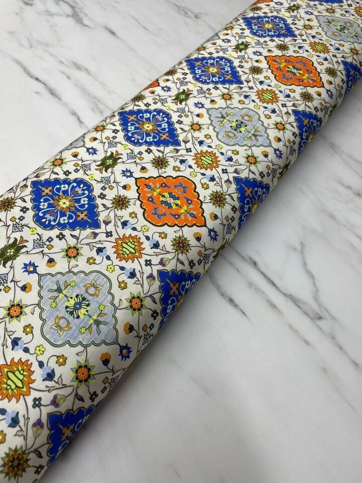 Nakış Desen Elbiselik Gömleklik Tivil Saten Kumaş
