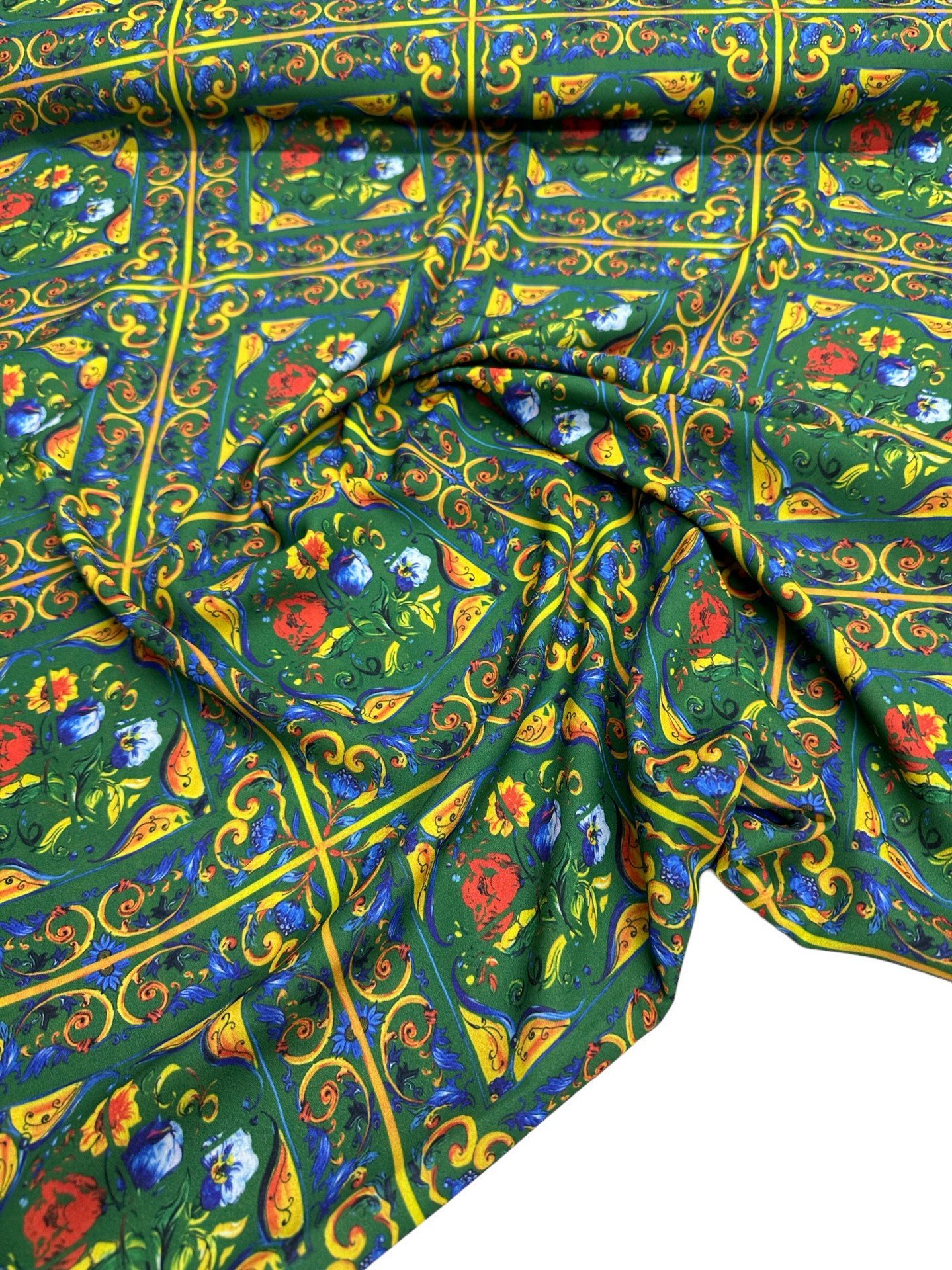 Yeşil Özbek Desen Elbiselik Gömleklik Krep Kumaş