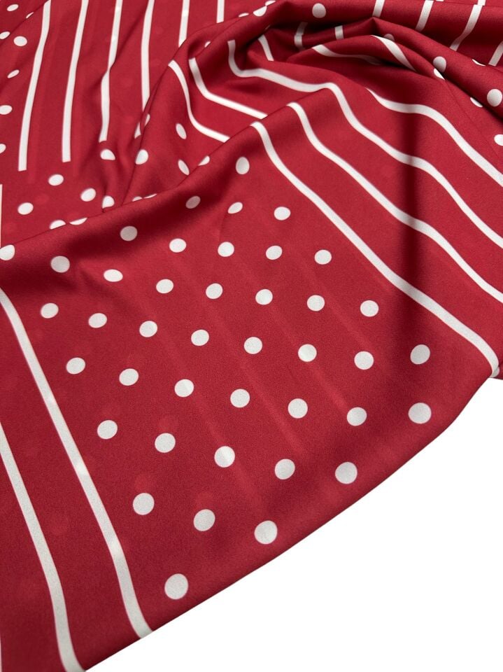 Kırmızı Noktalı Desen Elbiselik Gömleklik Krep Kumaş