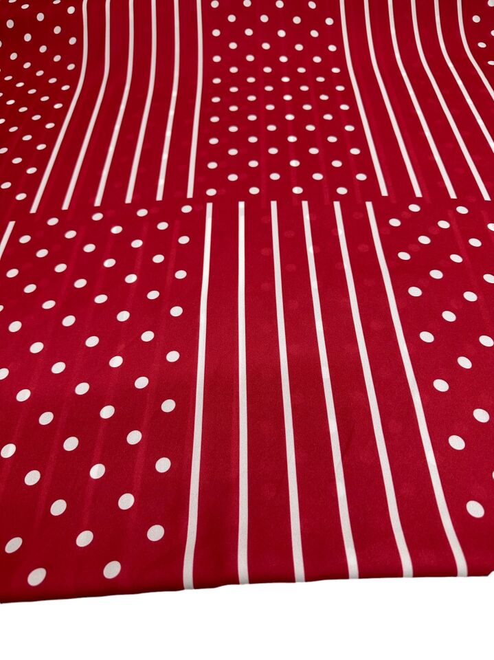 Kırmızı Noktalı Desen Elbiselik Gömleklik Krep Kumaş