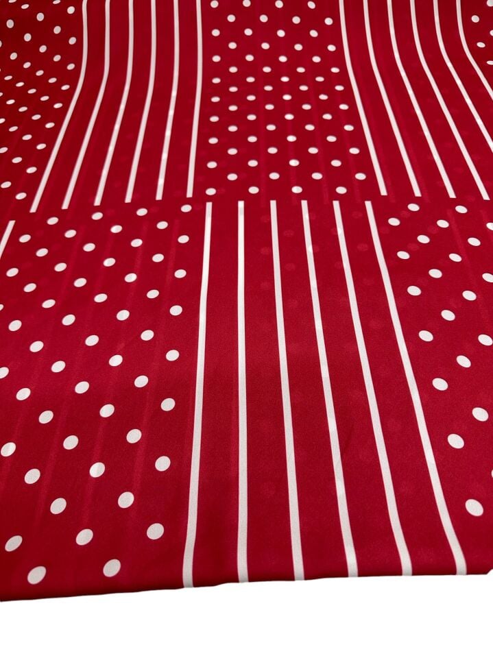 Kırmızı Noktalı Desen Elbiselik Gömleklik Krep Kumaş