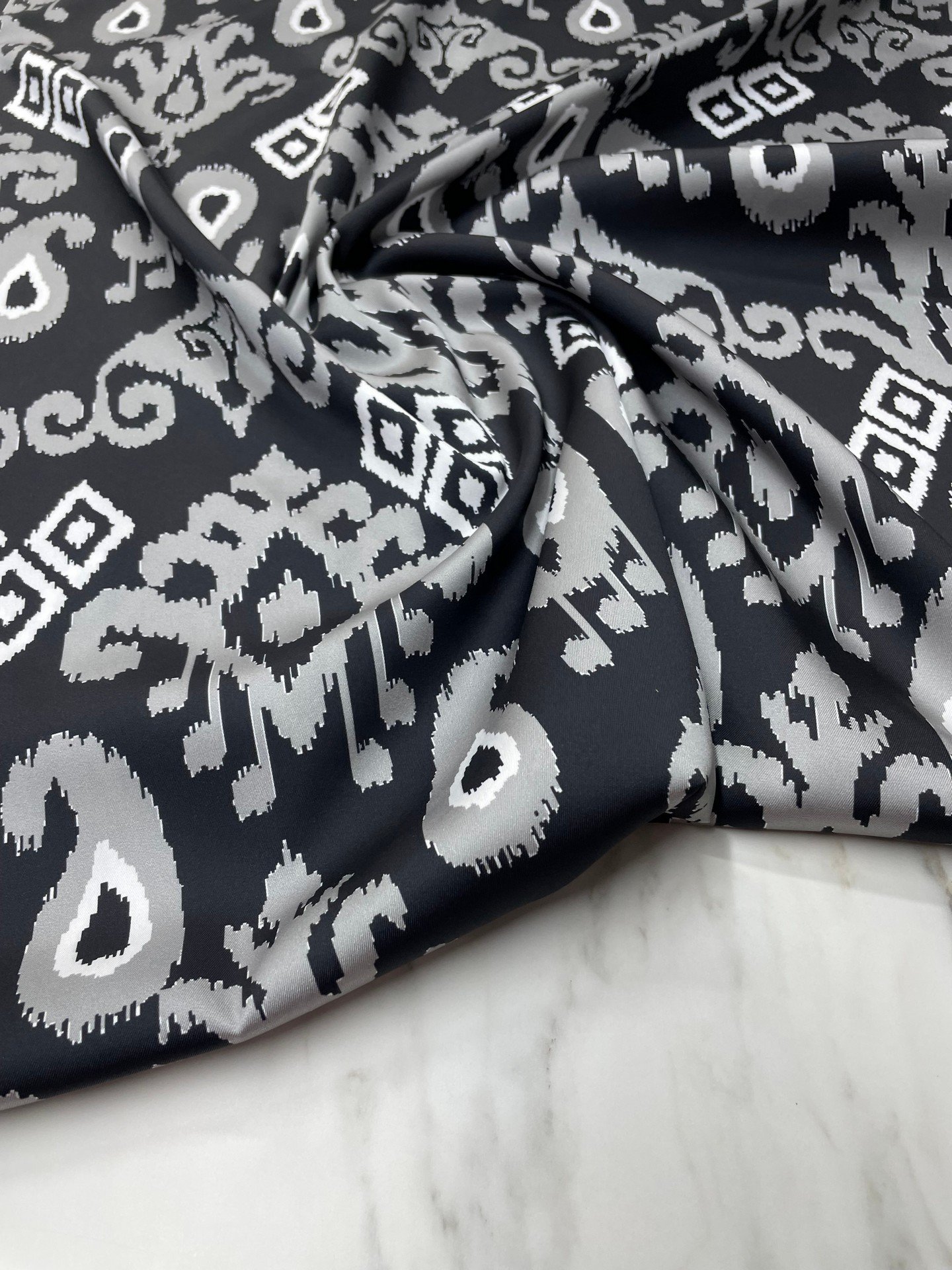 Gri İkatlı Desen Elbiselik Gömleklik Tivil Saten Kumaş